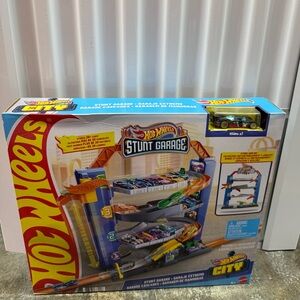 Stunt Garage Playset - Multicolor